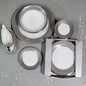 Luxe Ciroa Porcelain Metallic Accents Platinum Dinnerware